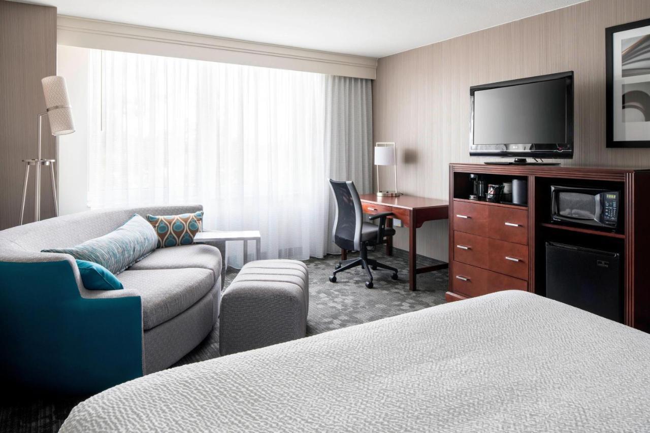 Courtyard By Marriott Seattle Federal Way Hotel Exterior foto
