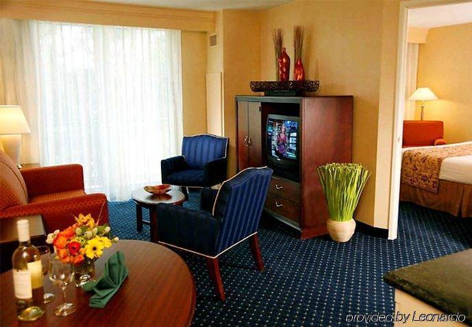 Courtyard By Marriott Seattle Federal Way Hotel Exterior foto